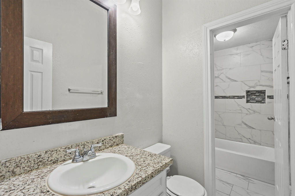 7820 Seawall Boulevard - Photo 18