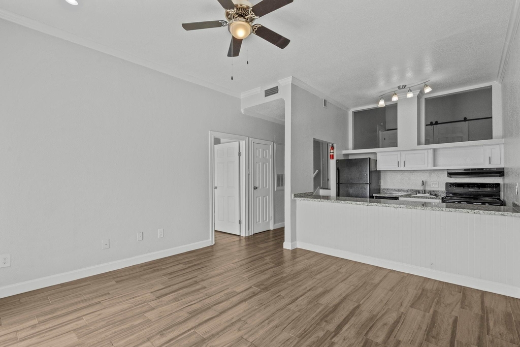 7820 Seawall Boulevard - Photo 3