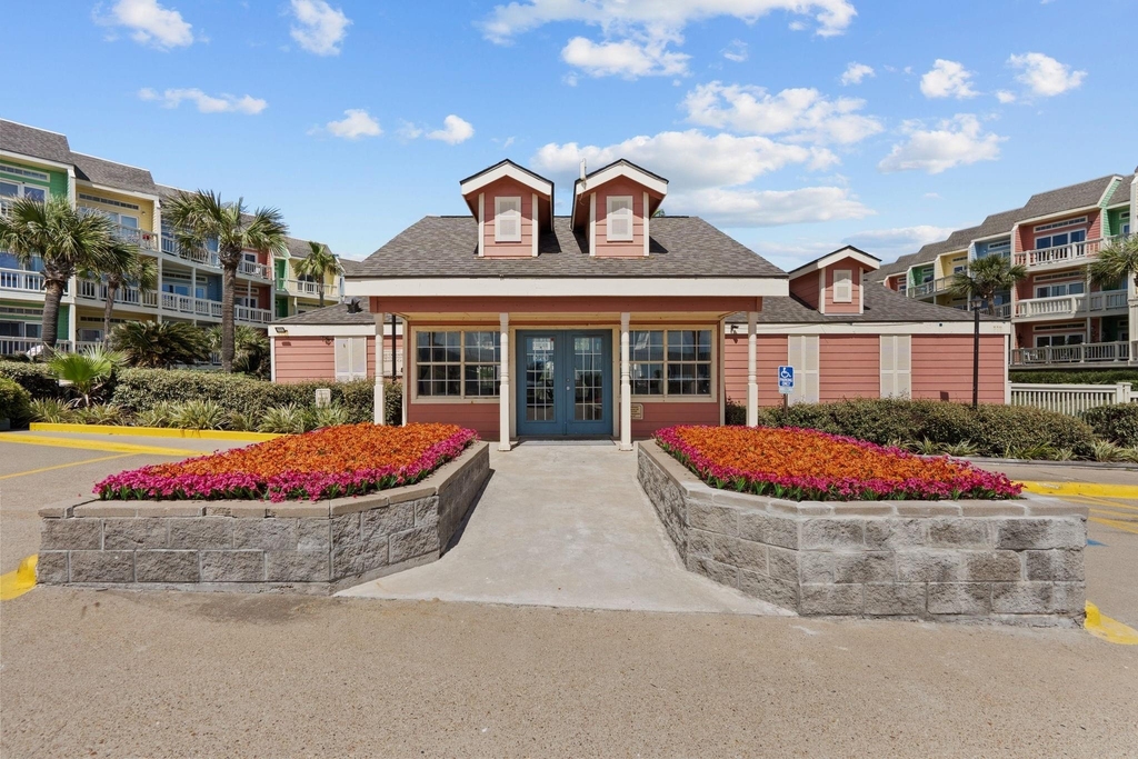 7820 Seawall Boulevard - Photo 2