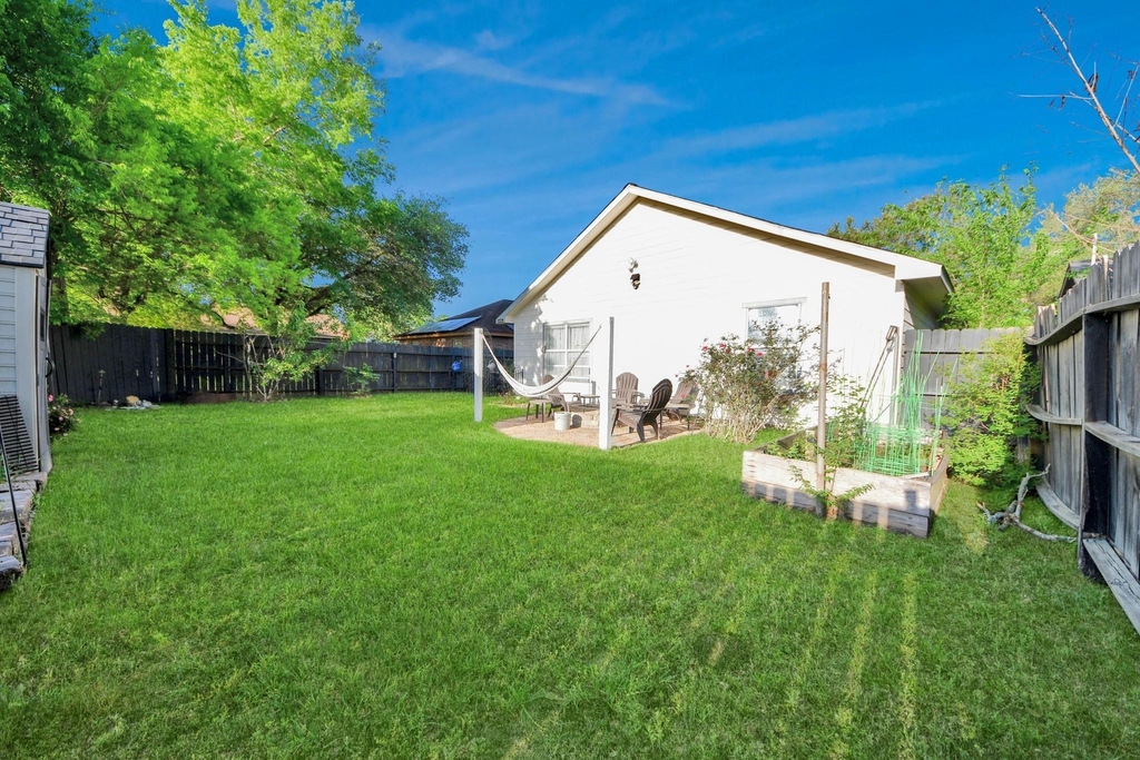 1611 Bob White Street - Photo 21