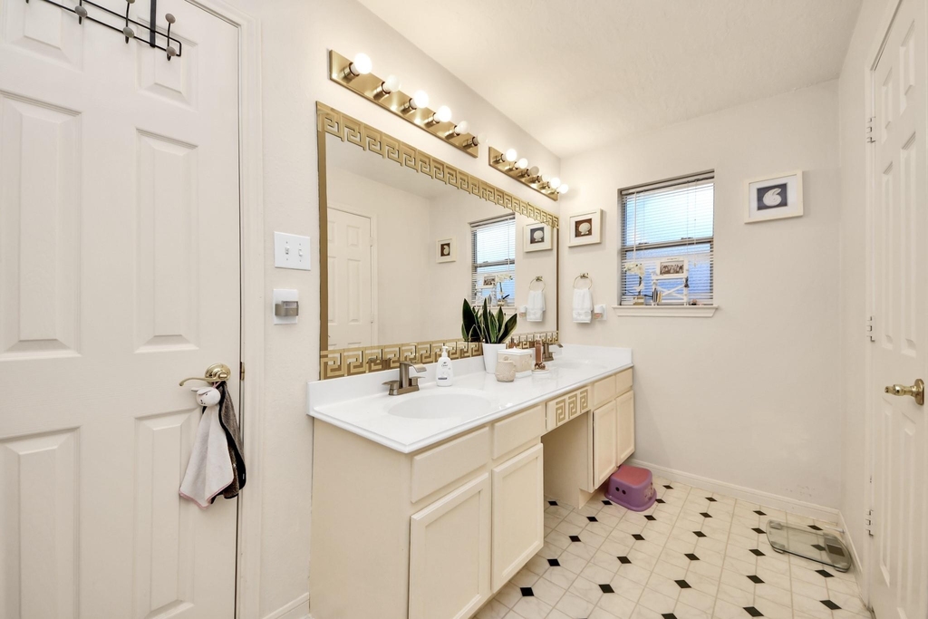 1611 Bob White Street - Photo 13