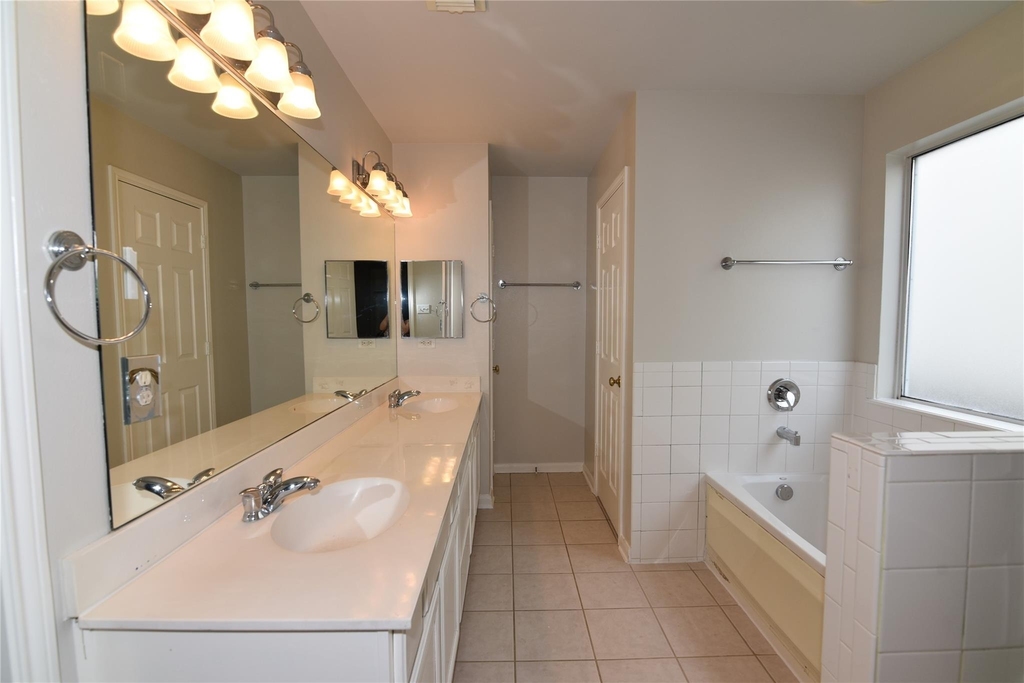 6807 Turtlewood Drive - Photo 16