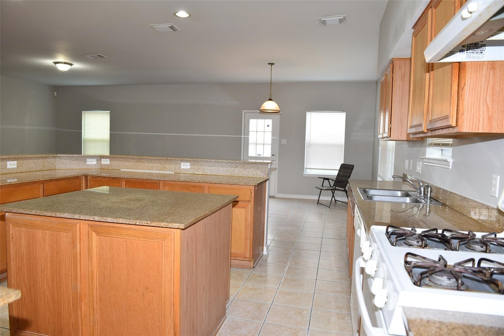 6807 Turtlewood Drive - Photo 5