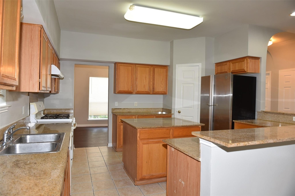 6807 Turtlewood Drive - Photo 2