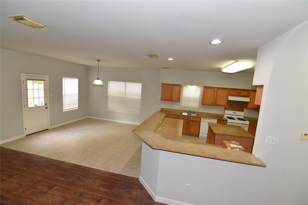 6807 Turtlewood Drive - Photo 7