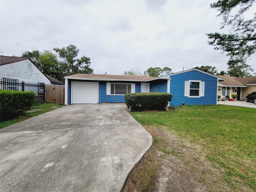7535 Thurow Street - Photo 0