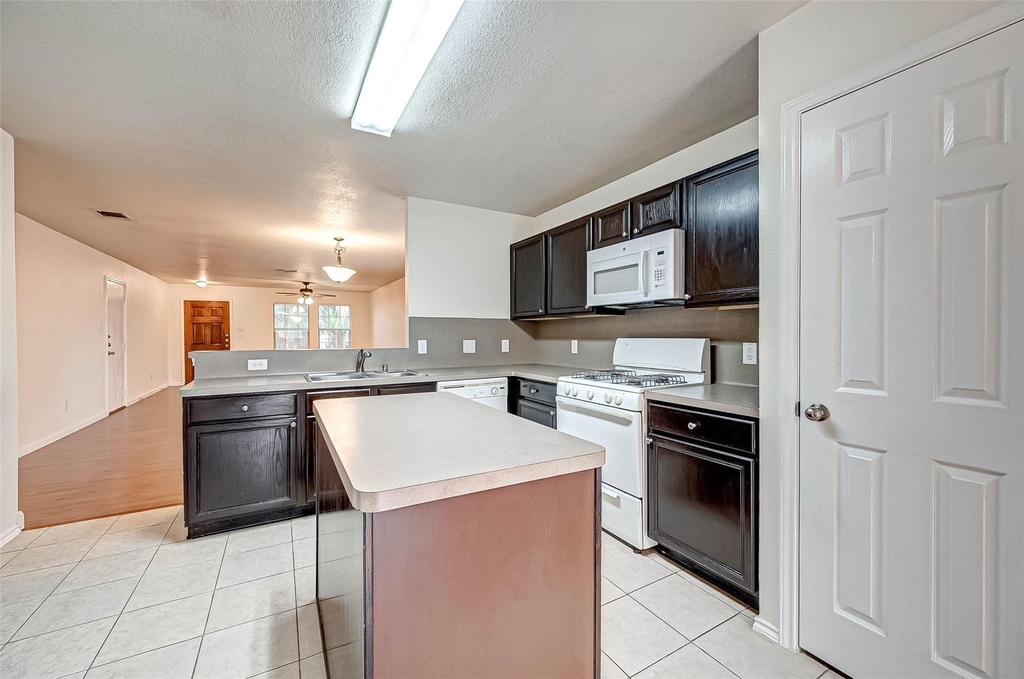 7910 Raven Creek Lane - Photo 19