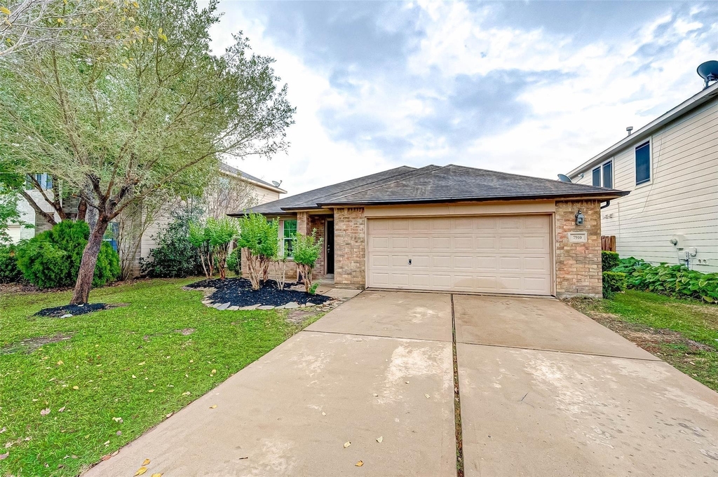 7910 Raven Creek Lane - Photo 2