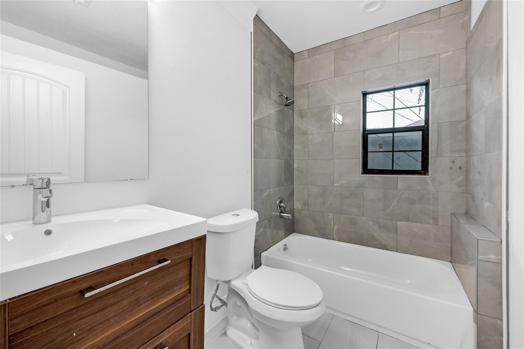 1633 Fourcade Street - Photo 5