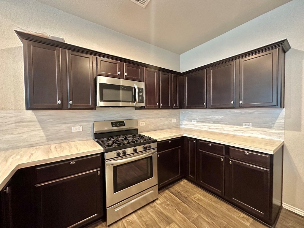 5410 Pembrokeshire Circle - Photo 8