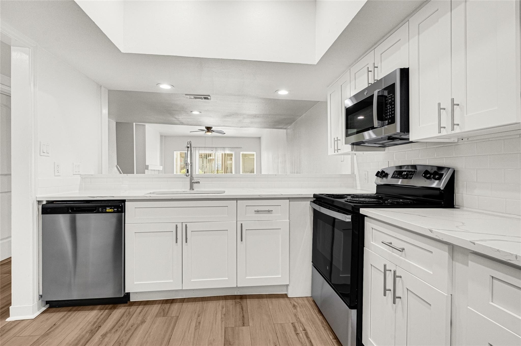 2022 Lakewood Court - Photo 4