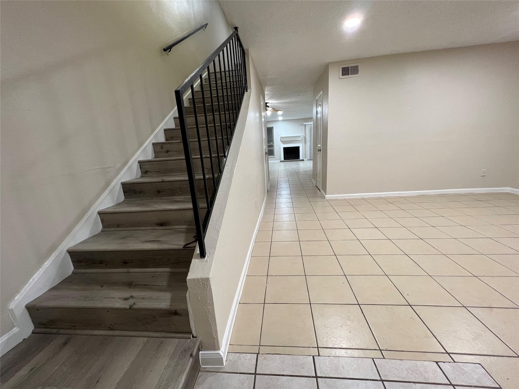 2130 Greenbriar Colony Drive - Photo 2