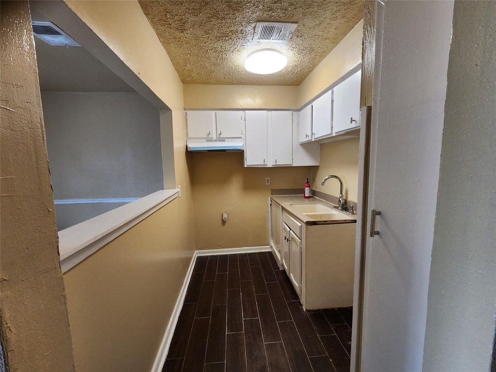 4311 Yellowstone Boulevard - Photo 3