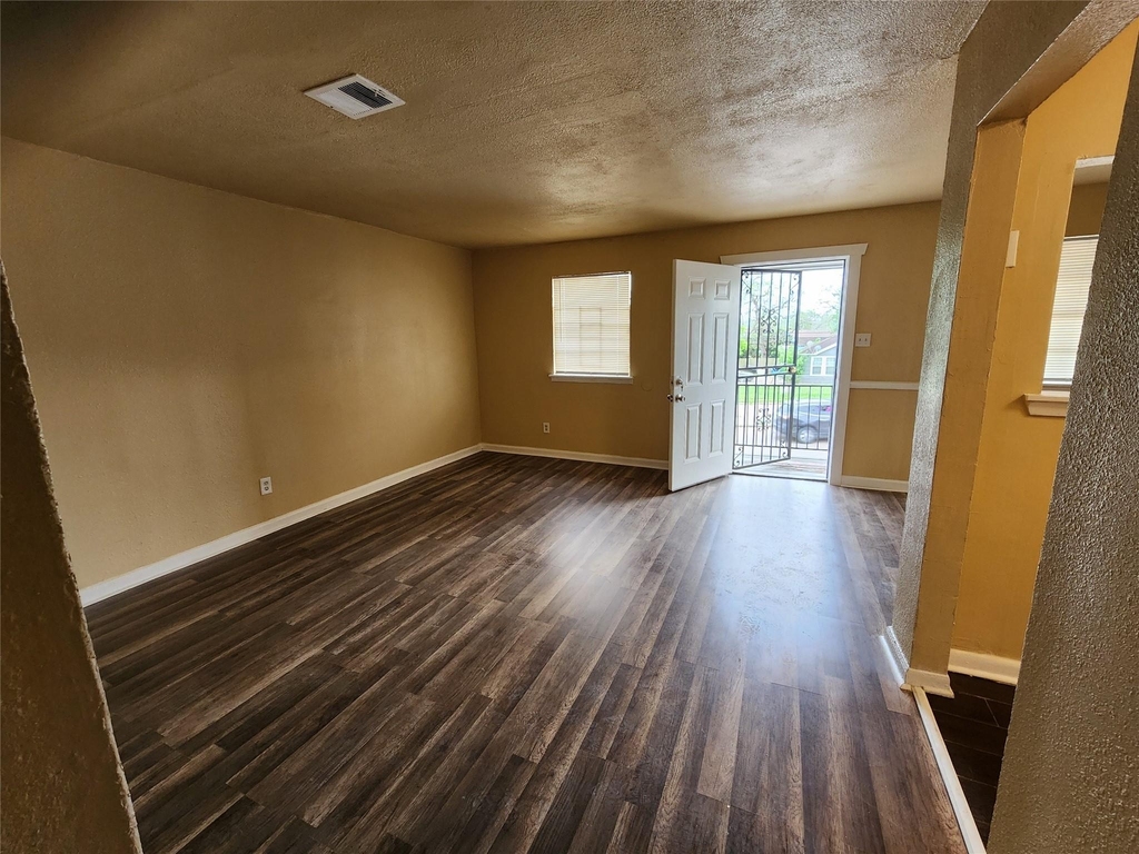 4311 Yellowstone Boulevard - Photo 6