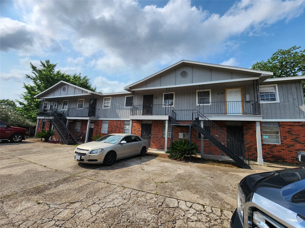 4311 Yellowstone Boulevard - Photo 0