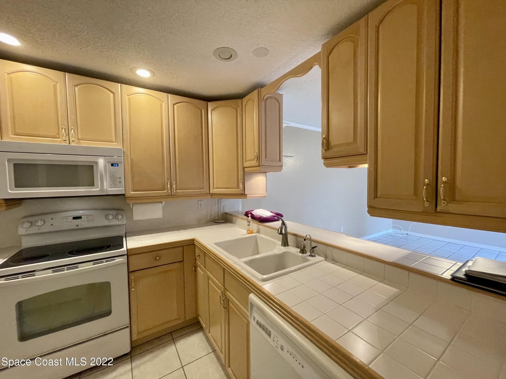 1425 Malibu Circle Ne - Photo 8