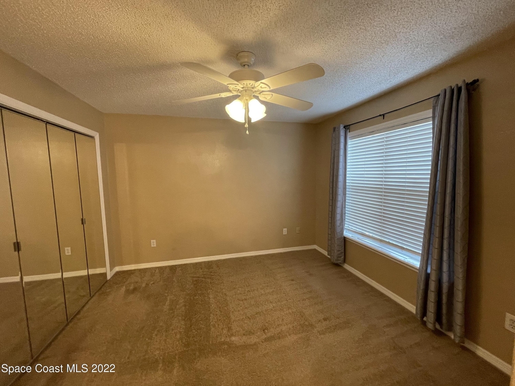1425 Malibu Circle Ne - Photo 16