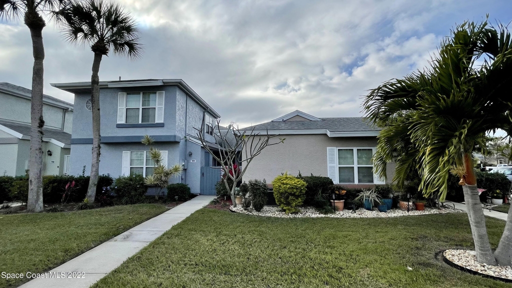 1425 Malibu Circle Ne - Photo 1