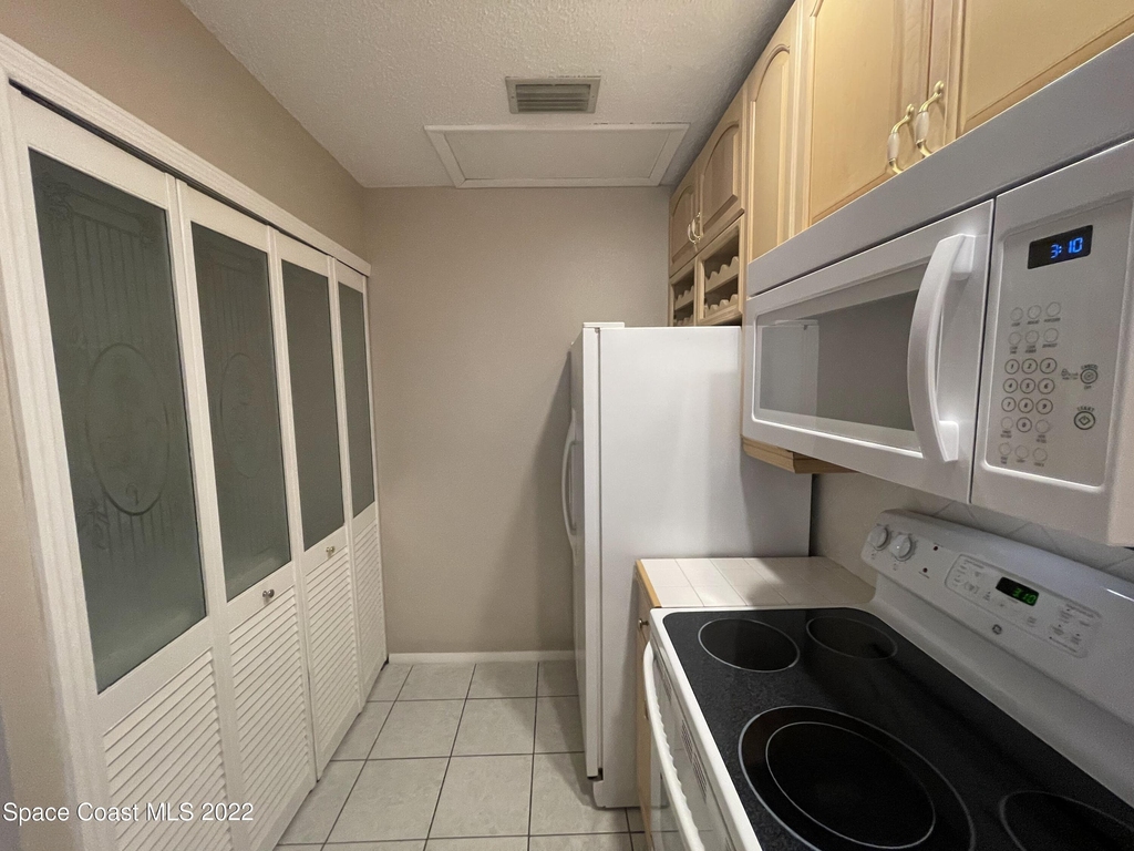 1425 Malibu Circle Ne - Photo 10