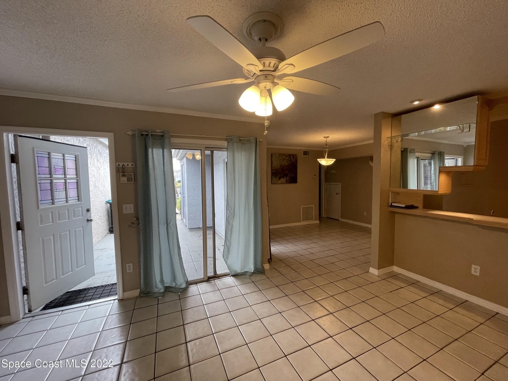 1425 Malibu Circle Ne - Photo 5