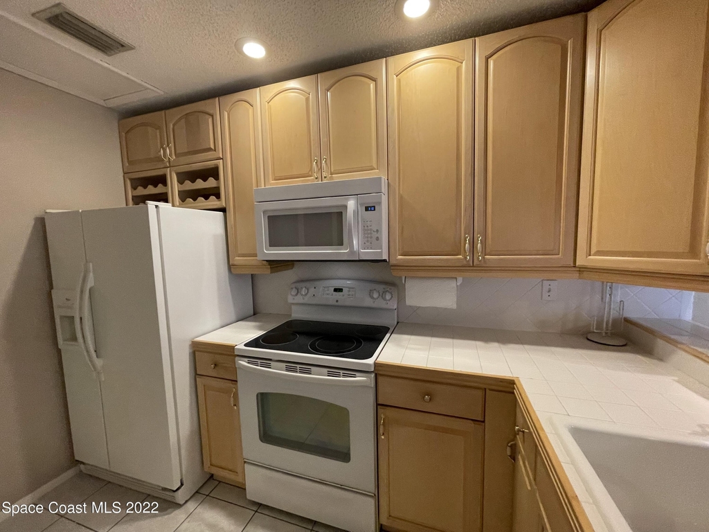 1425 Malibu Circle Ne - Photo 9