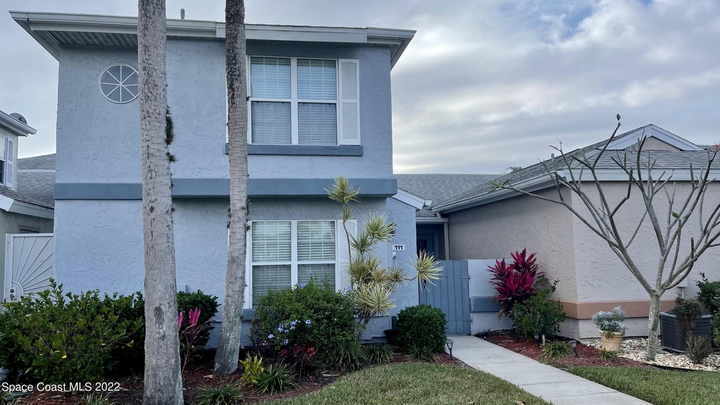 1425 Malibu Circle Ne - Photo 0