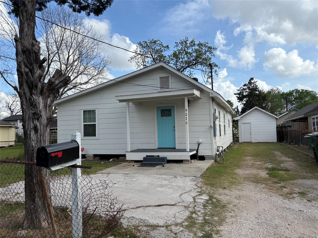 9210 E Avenue O - Photo 0