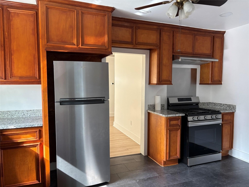 9210 E Avenue O - Photo 2