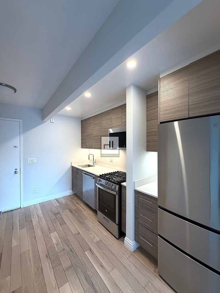 West 48th Street - Photo 1