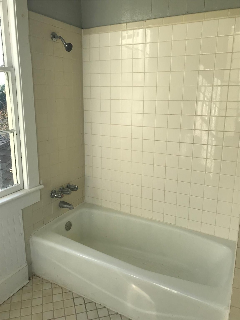2127 Avenue K - Photo 5