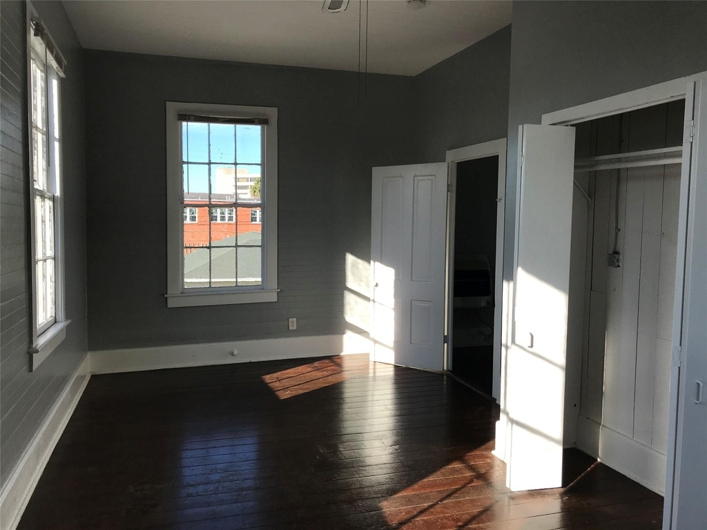 2127 Avenue K - Photo 3