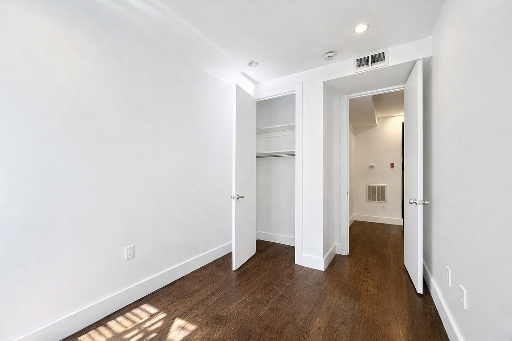 558 Kosciuszko Street - Photo 8