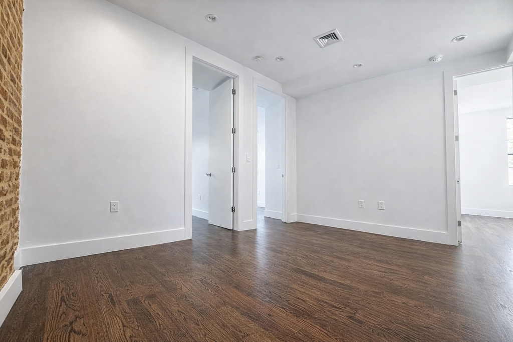 558 Kosciuszko Street - Photo 3