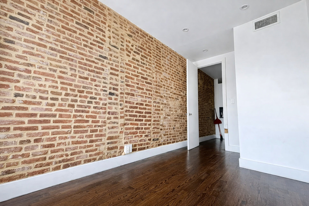 558 Kosciuszko Street - Photo 4
