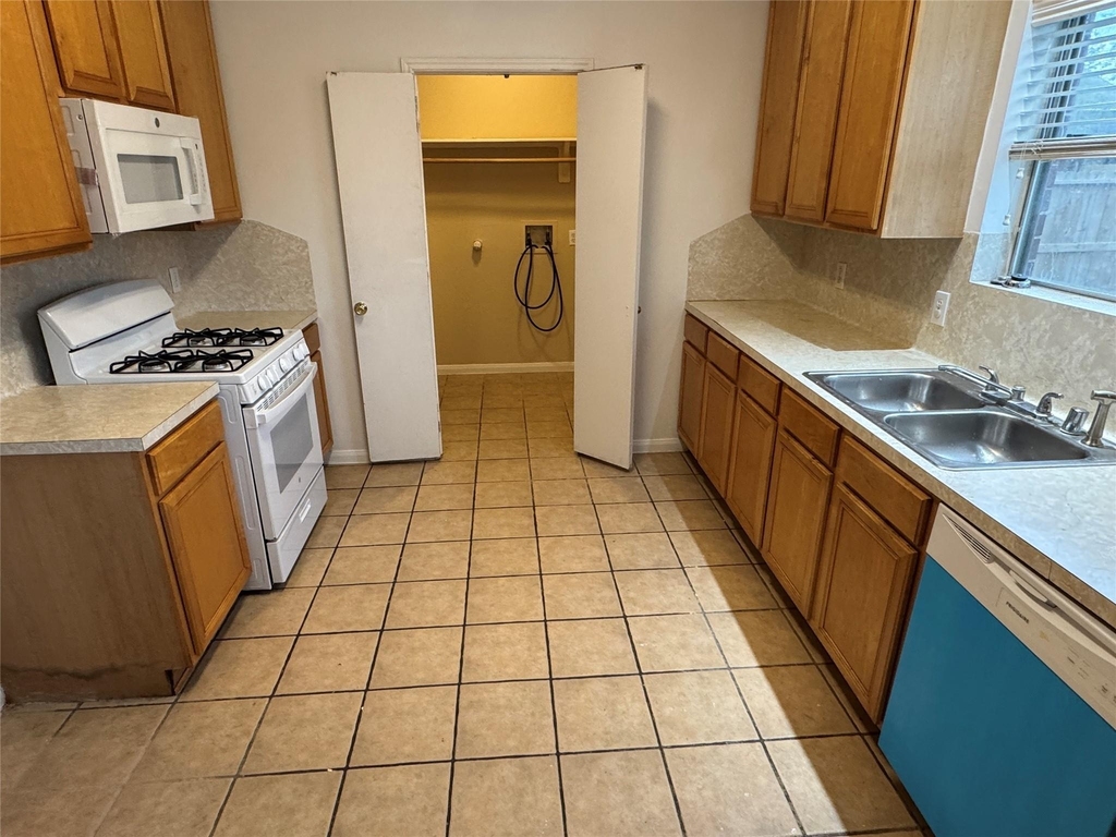 4018 Longway Estates Court - Photo 4