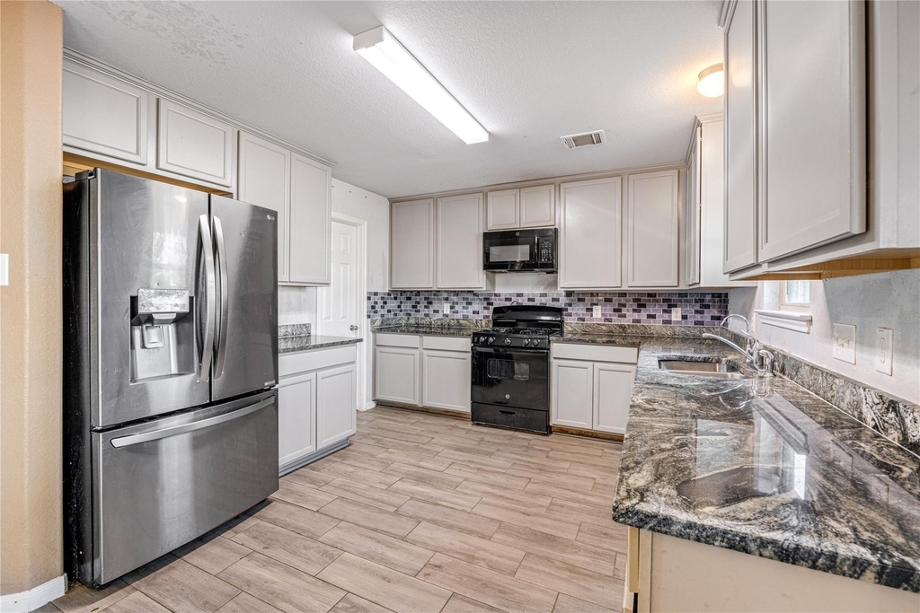 12747 Highmanor Drive - Photo 3