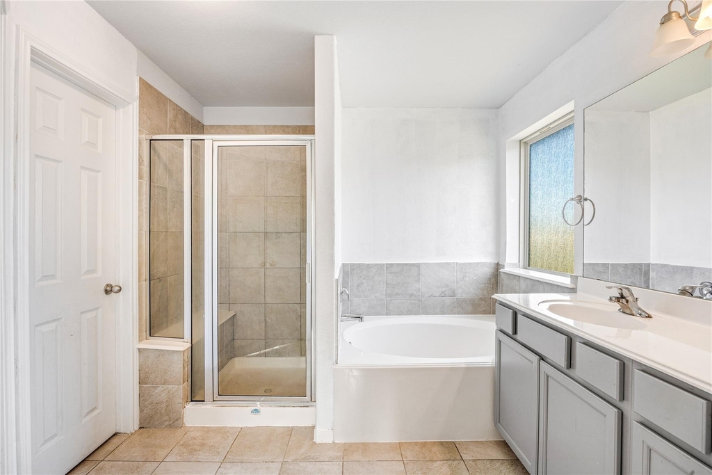 12747 Highmanor Drive - Photo 6
