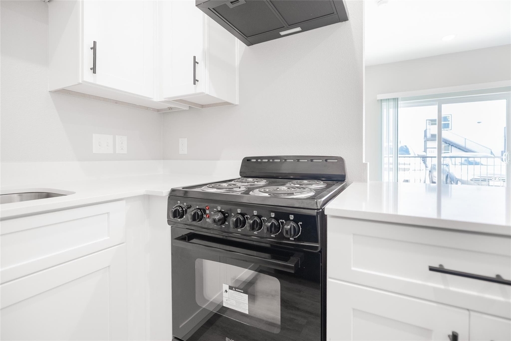 2101 Reinke Road - Photo 3