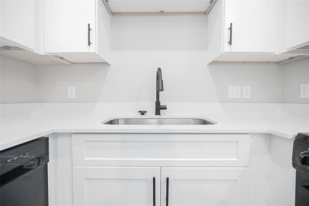 2101 Reinke Road - Photo 4