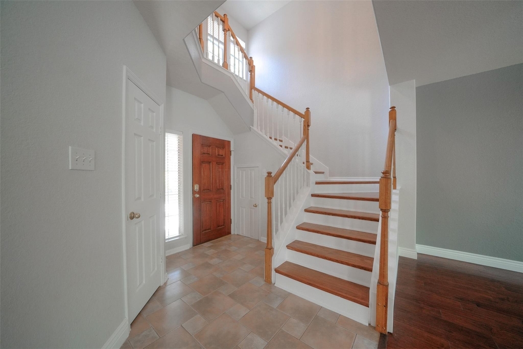23 Endor Forest Place - Photo 3