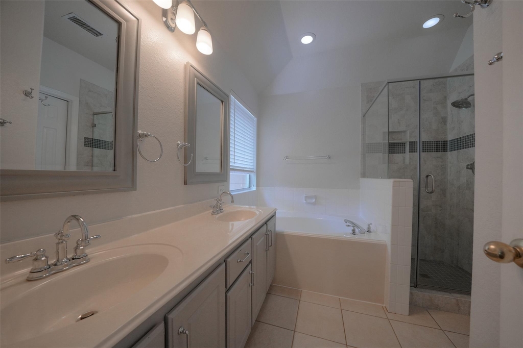 23 Endor Forest Place - Photo 15