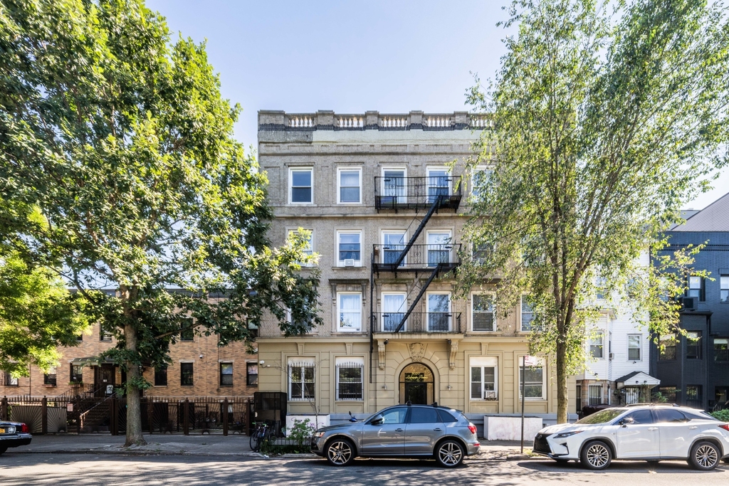 1050 Lafayette Avenue - Photo 9