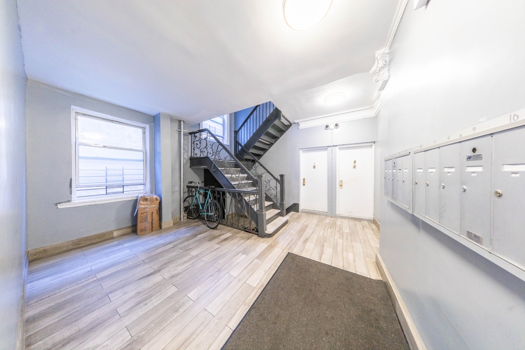 1050 Lafayette Avenue - Photo 8