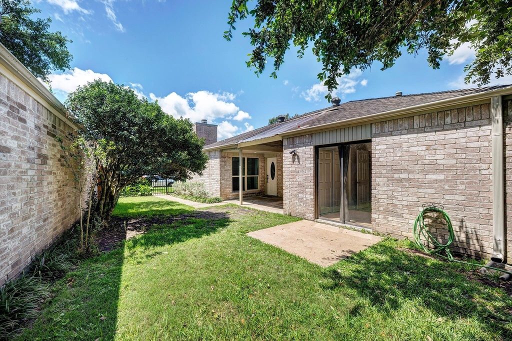 18506 Glen Briar Lane - Photo 16