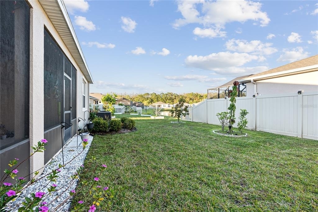 1092 Pipestone Place - Photo 18