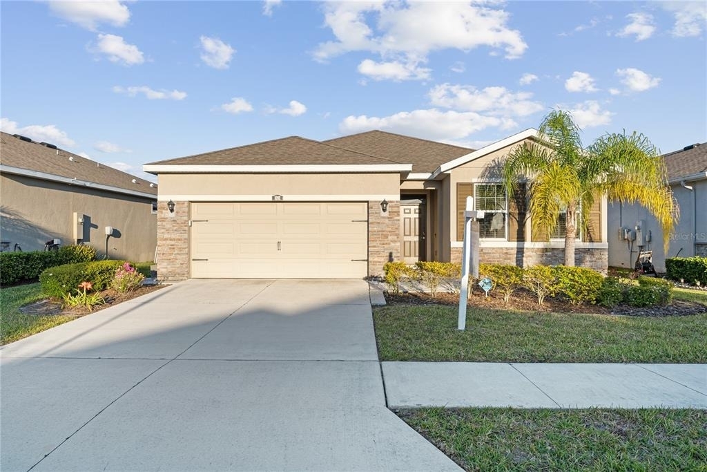 1092 Pipestone Place - Photo 0