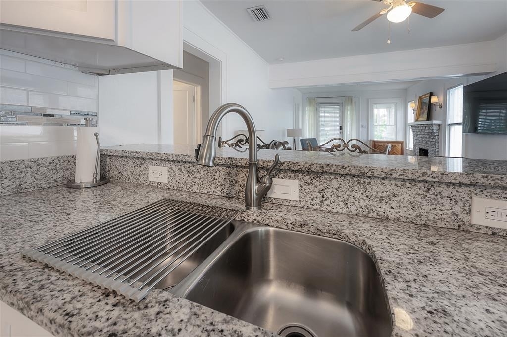 207 W Hiawatha Street - Photo 9