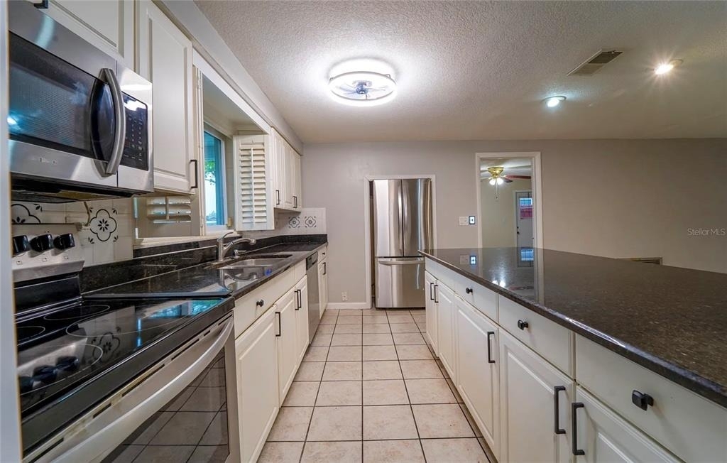 7713 Heather Street - Photo 4
