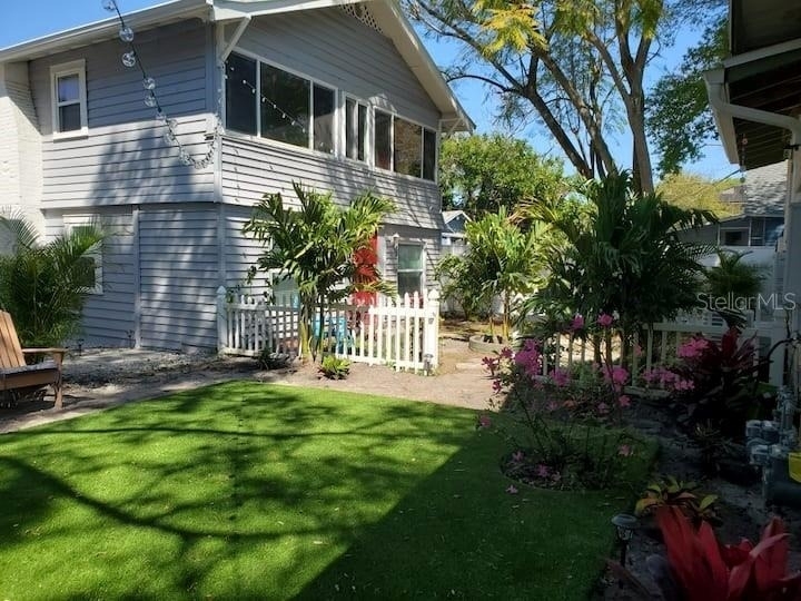 808 Grove Street N - Photo 0