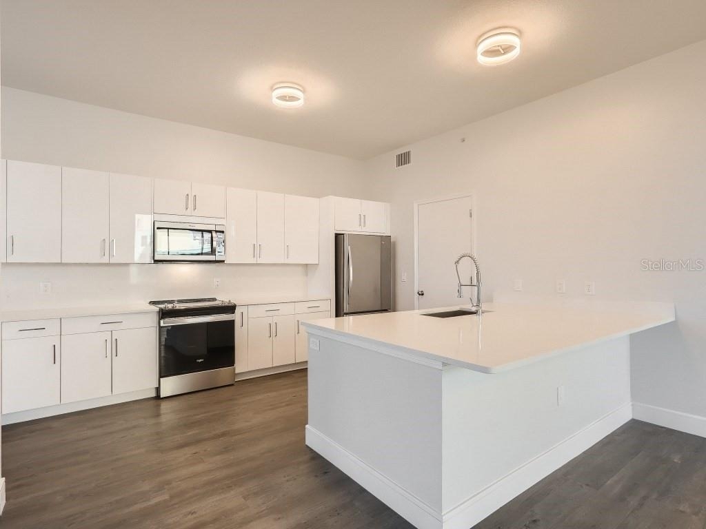 415 E Pine Street - Photo 10